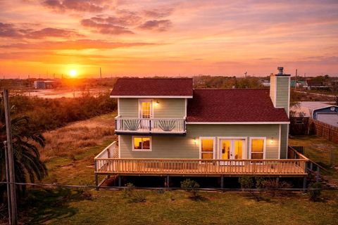 Homes For Sale - 710 6th Street<br/> San Leon, TX 77539