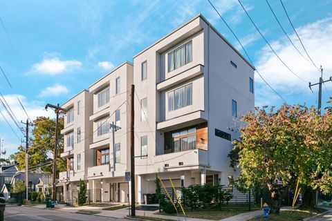 Photo of 604 Oakley Street, Houston, TX 77006 (MLS # 90629576)