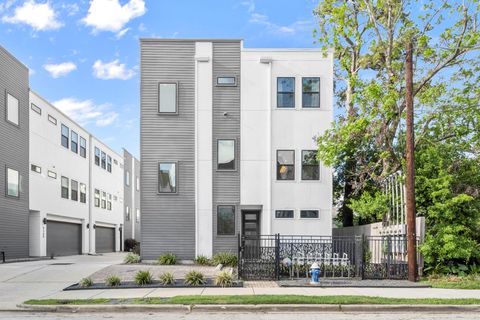 Photo of 834 Fisher Street #A, Houston, TX 77018 (MLS # 88823669)