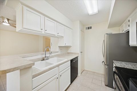 Photo of 2120 El Paseo Street #1303, Houston, TX 77054 (MLS # 57081909)