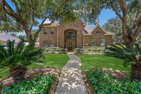 Photo of 800 W Lake Circle, Friendswood, TX 77546 (MLS # 89742849)