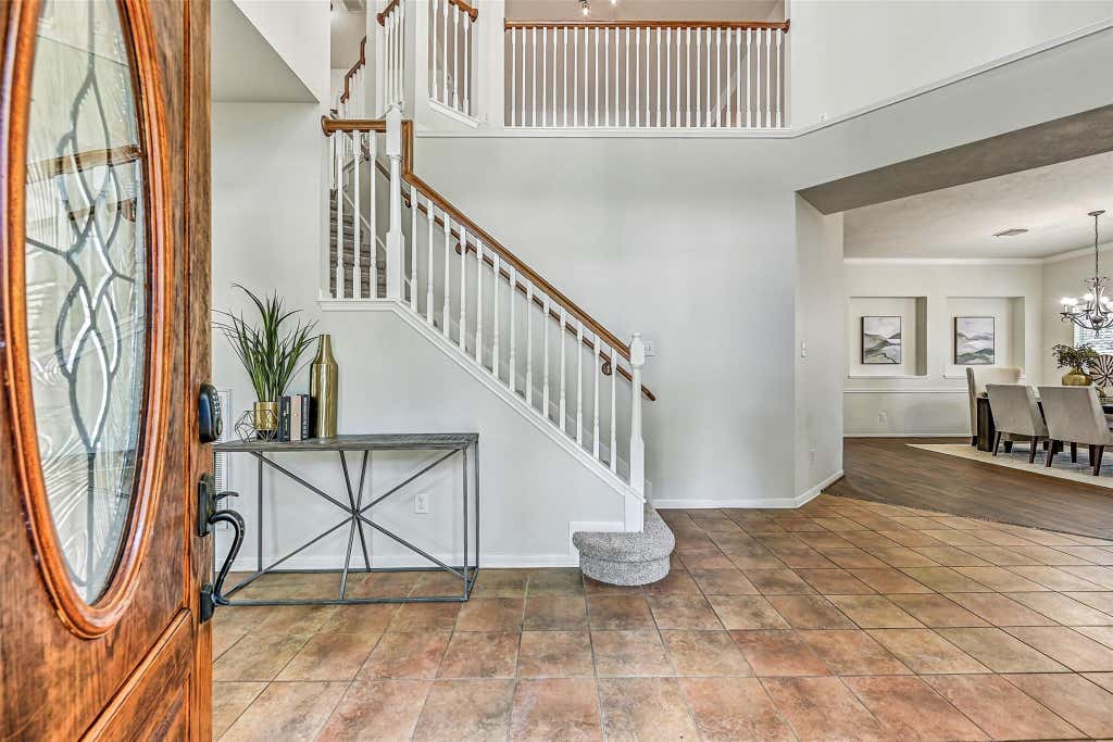 Photo of 800 W Lake Circle, Friendswood, TX 77546 (MLS # 89742849)