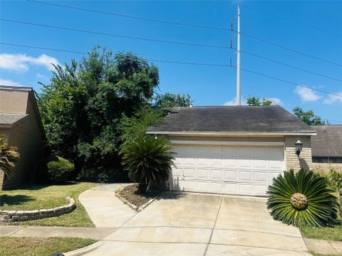 Homes For Sale - 5455 Oakhaven Lane<br/> Houston, TX 77091
