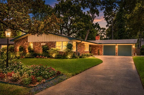 Photo of 10127 Hazelhurst Drive, Houston, TX 77043 (MLS # 75863070)