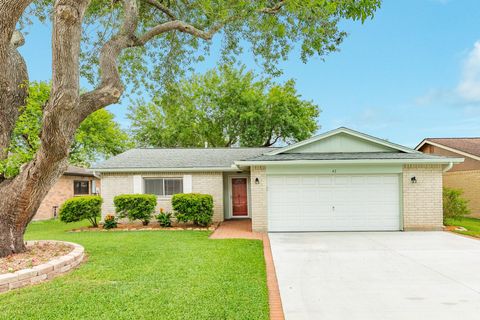 Photo of 47 Wagon Lane Loop, Angleton, TX 77515 (MLS # 88282885)