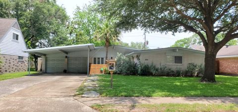 Photo of 8110 Leader Street, Houston, TX 77036 (MLS # 10417119)