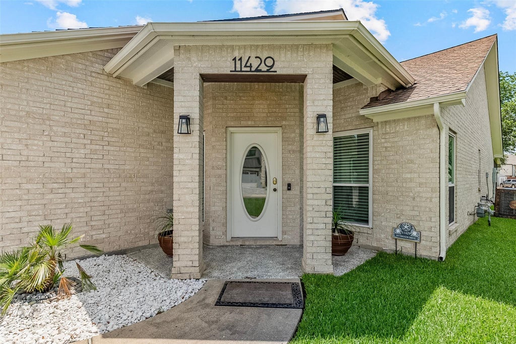 Photo of 11429 Outrigger Drive Dr, Willis, TX 77318 (MLS # 91036759)