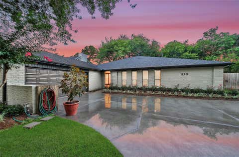 Photo of 813 E Green Belt Drive, Sugar Land, TX 77498 (MLS # 58519975)