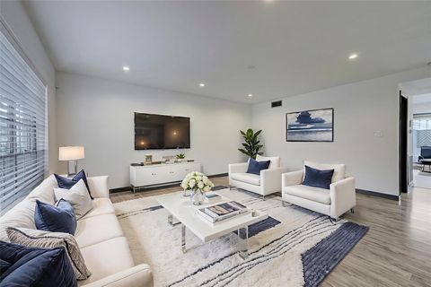 6326 Chevy Chase Drive 13 Houston TX 77057