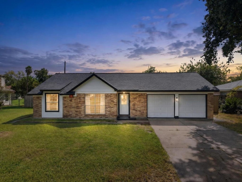 Photo of 1023 Twinbrooke Drive, Houston, TX 77088 (MLS # 78076799)