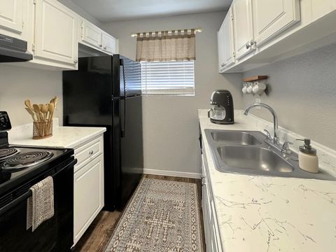Photo of 6263 Westheimer Road #675, Houston, TX 77057 (MLS # 40877881)