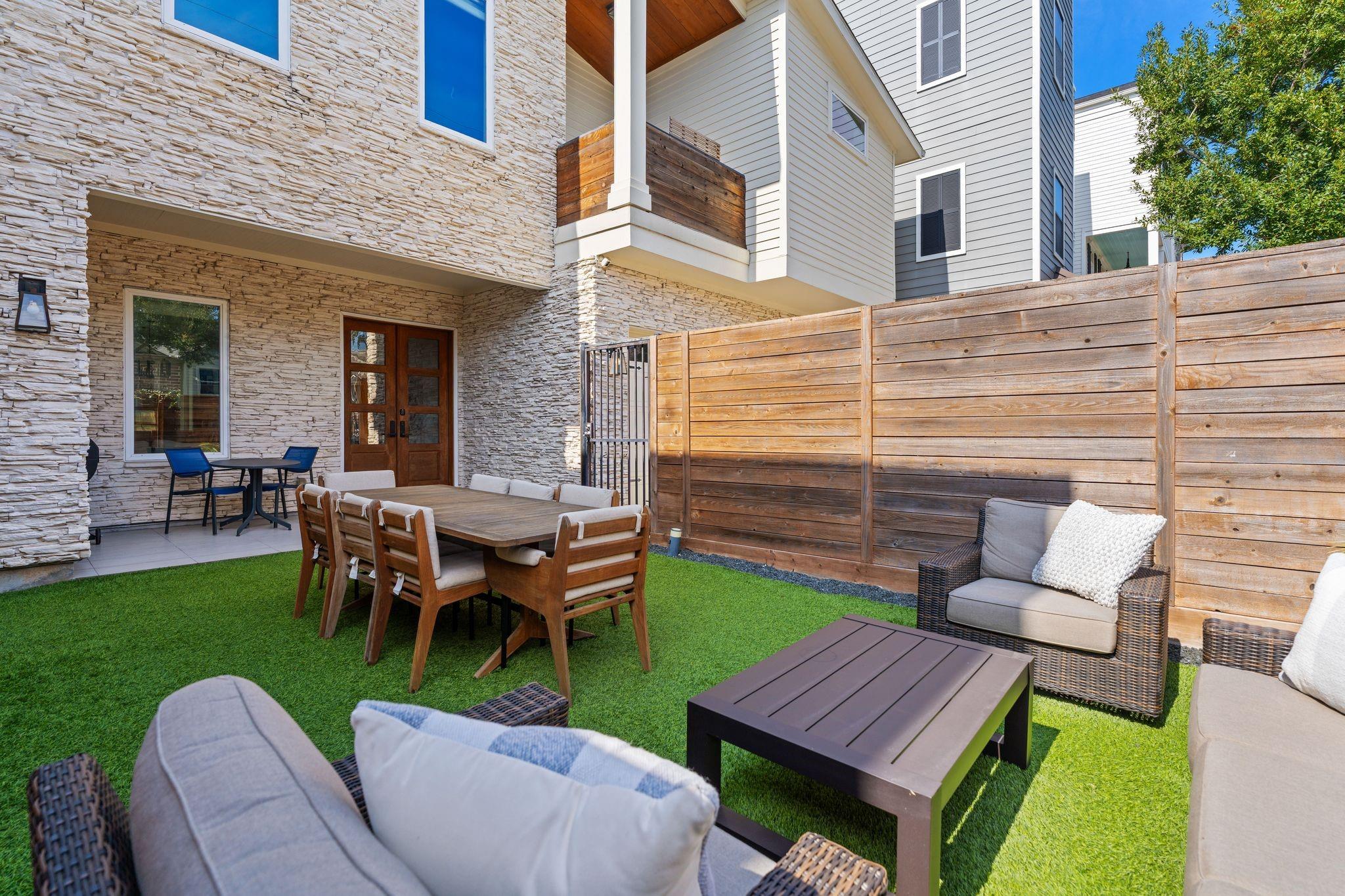 807 Nicholson Street