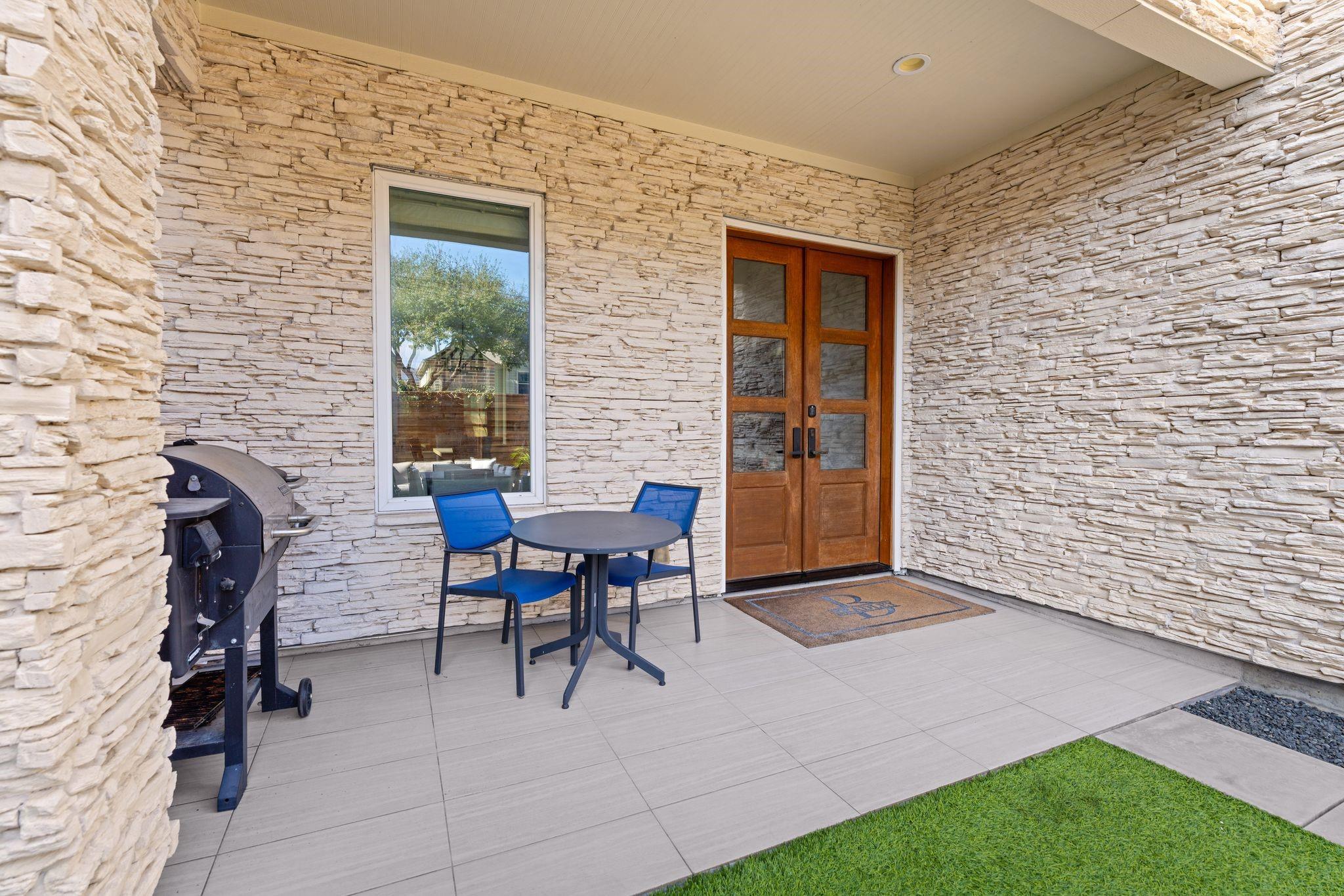 807 Nicholson Street