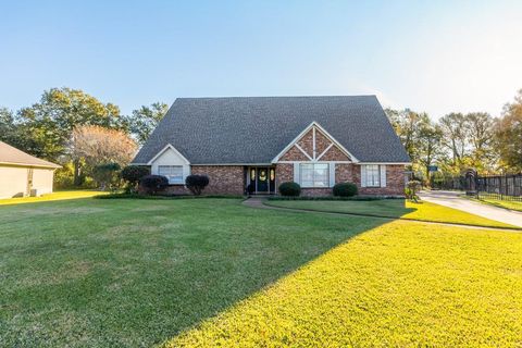 Photo of 1210 Nottingham Lane, Beaumont, TX 77706 (MLS # 47498975)