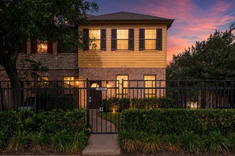 Photo of 9120 Lakes At 610 Drive, Houston, TX 77054 (MLS # 95730929)