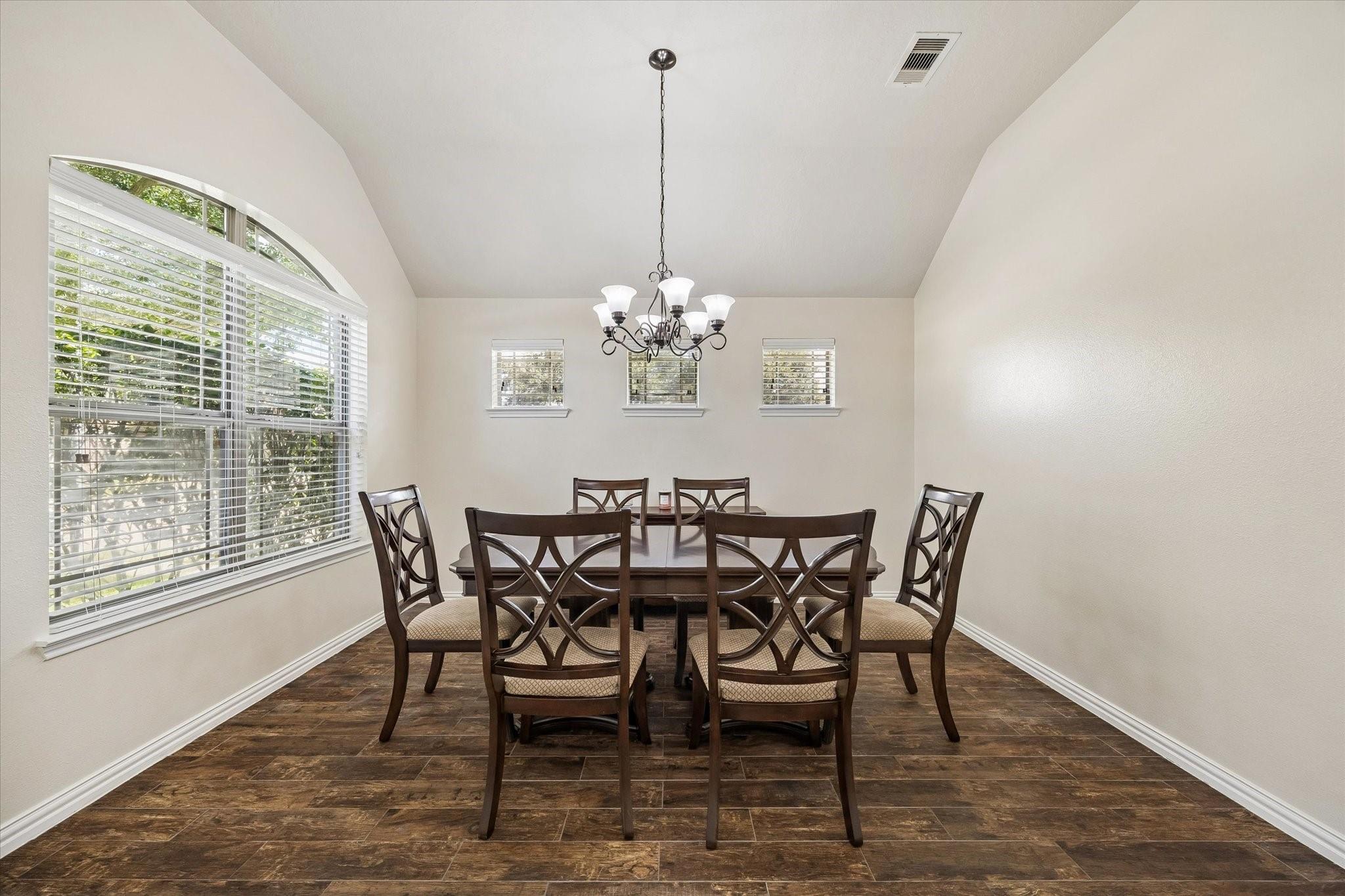 1614 Colonial Crest Drive