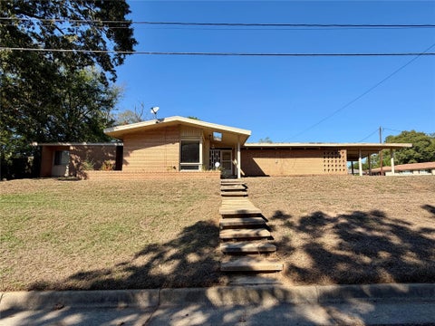 Photo of 1505 Berry Lane Ln, Longview, TX 75602 (MLS # 90164672)