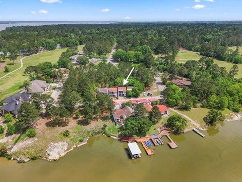 Homes For Sale - 22547 Bayview Circle<br/> Huntsville, TX 77320