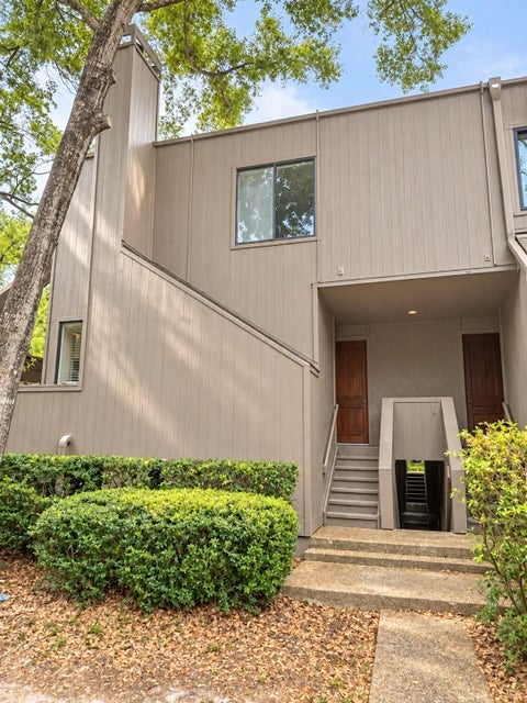 Photo of 100 Litchfield Ln LN, Houston, TX 77024 (MLS # 22889010)