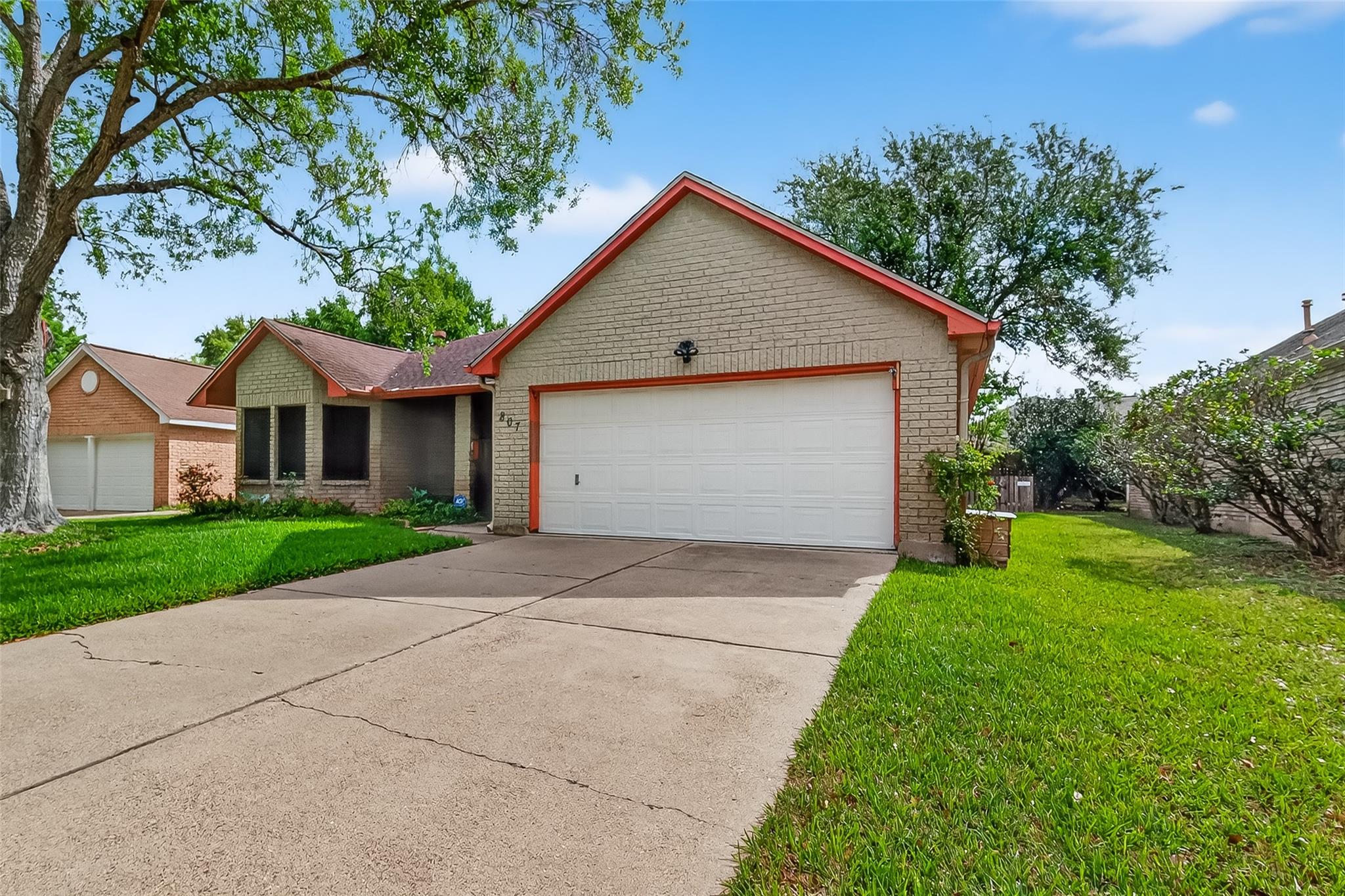 807 Forest Oaks Lane