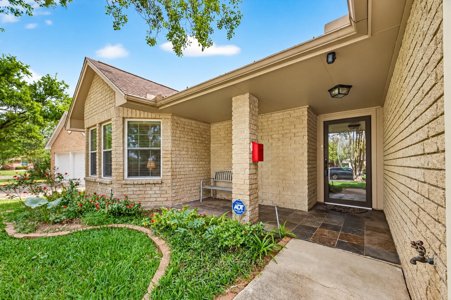 807 Forest Oaks Lane