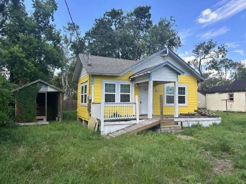 634 E Bernard Street West Columbia TX 77486