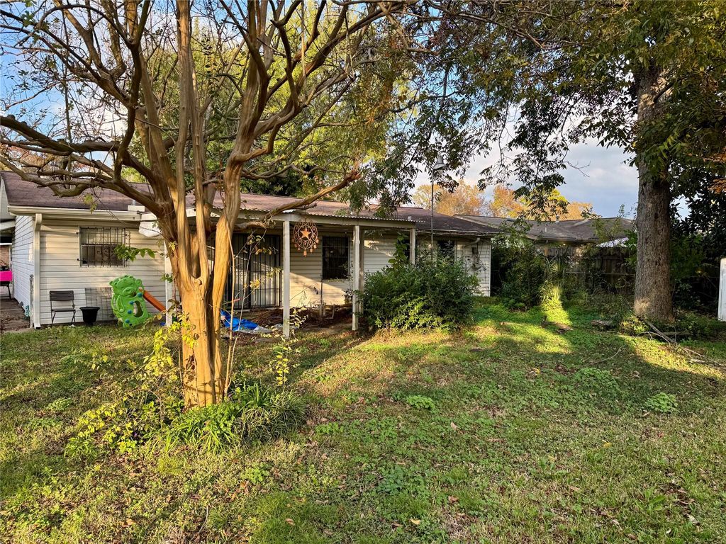 Photo of 415 Surratt Drive, Houston, TX 77091 (MLS # 30914323)