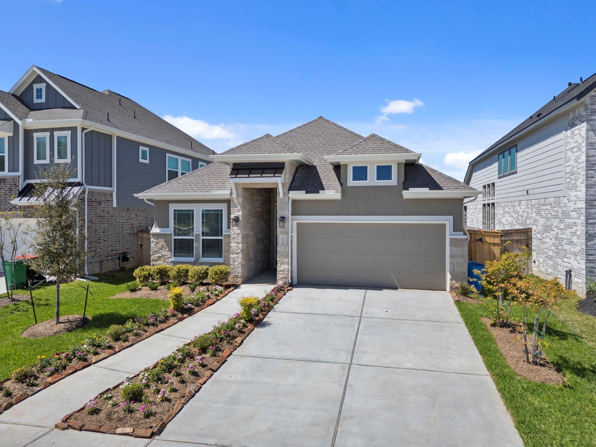 1127 Luna Drive