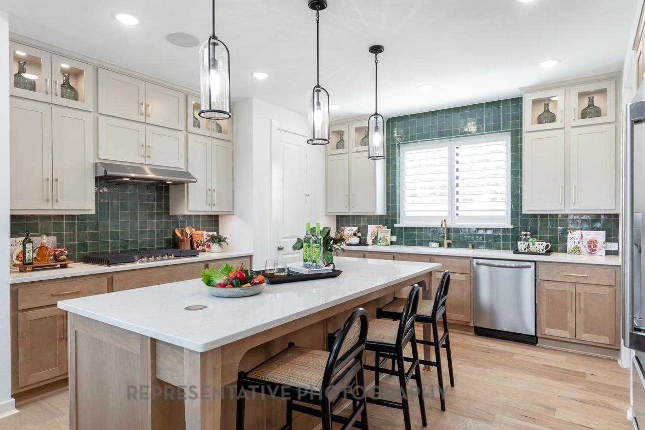 5427 Mango Bluffs Street