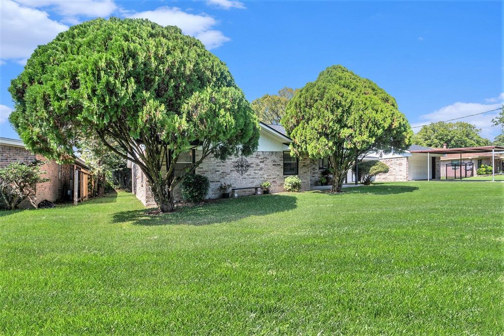 Photo of 1507 Donovan St, Baytown, TX 77520 (MLS # 34329215)