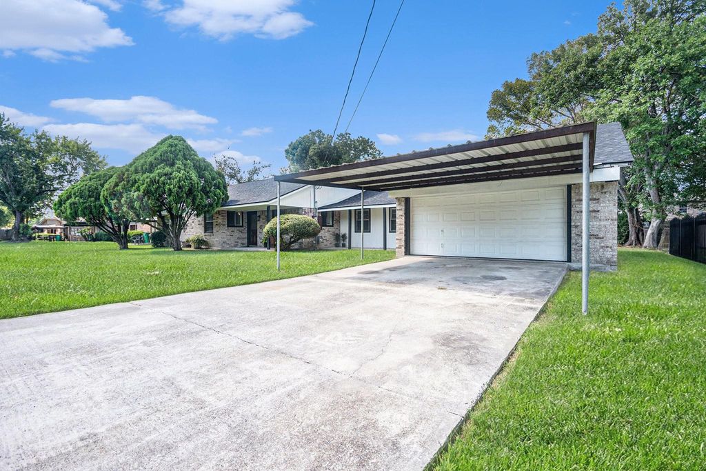 Photo of 1507 Donovan St, Baytown, TX 77520 (MLS # 34329215)