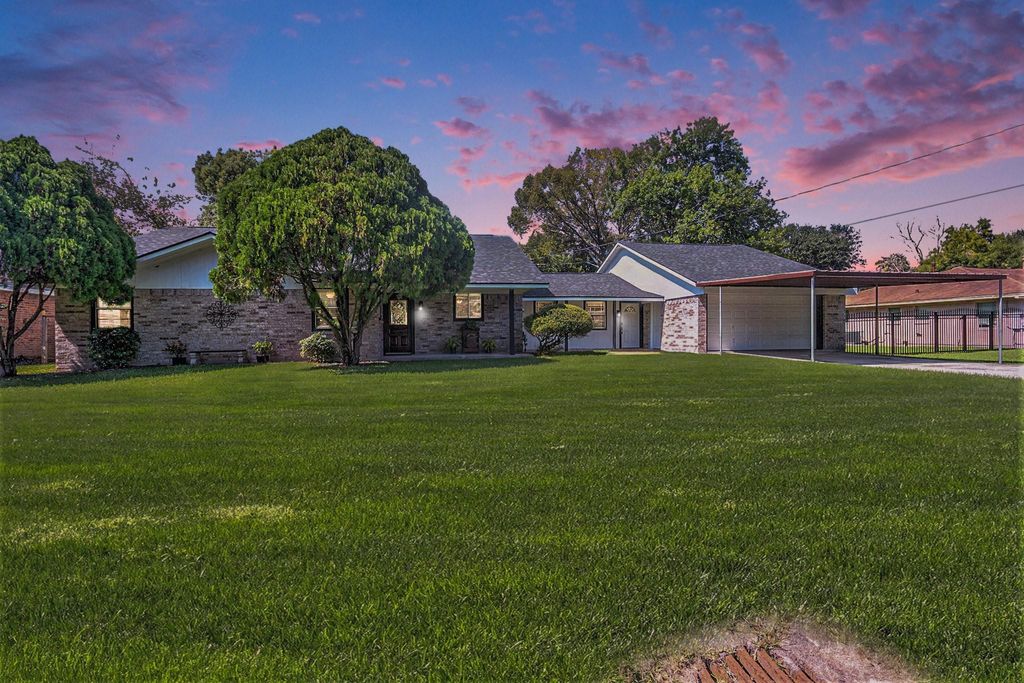 Photo of 1507 Donovan St, Baytown, TX 77520 (MLS # 34329215)