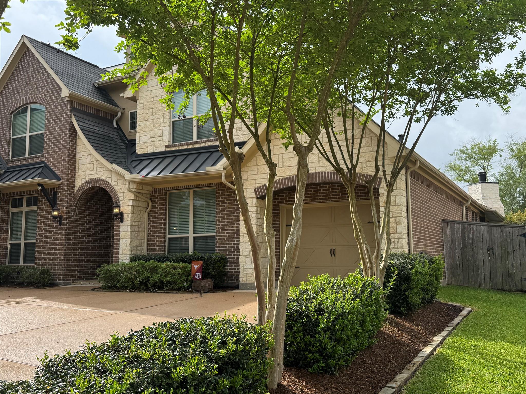 4927 Lagos Azul Court