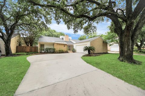 Photo of 11415 Ella Lee Lane, Houston, TX 77077 (MLS # 69852421)