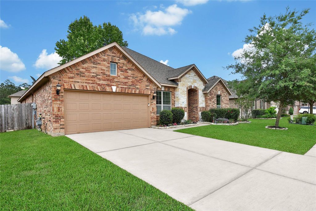 Photo of 911 River Crossing Drive, Conroe, TX 77384 (MLS # 70236659)