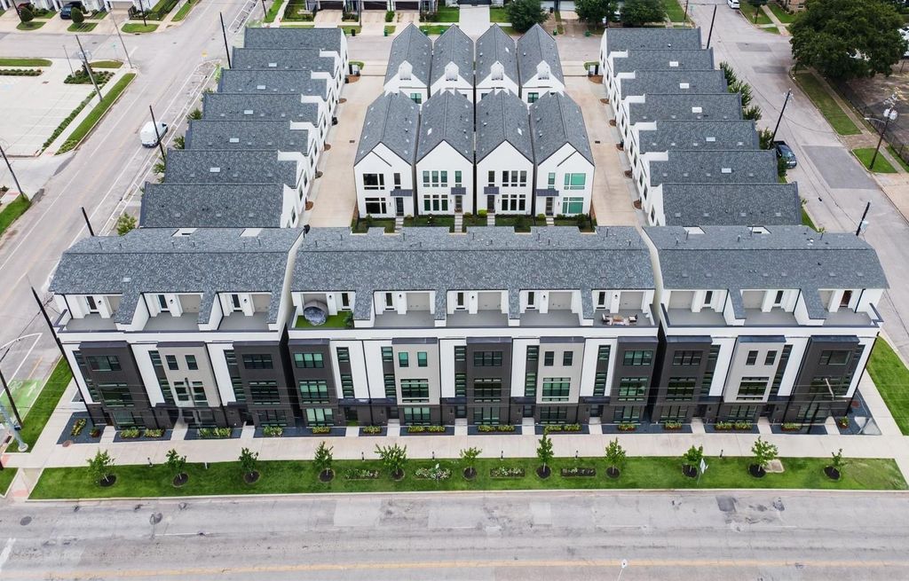 Photo of 2105 Emancipation Avenue, Houston, TX 77003 (MLS # 87753960)