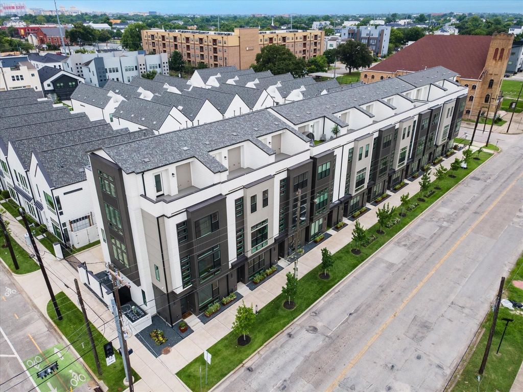 Photo of 2105 Emancipation Avenue, Houston, TX 77003 (MLS # 87753960)