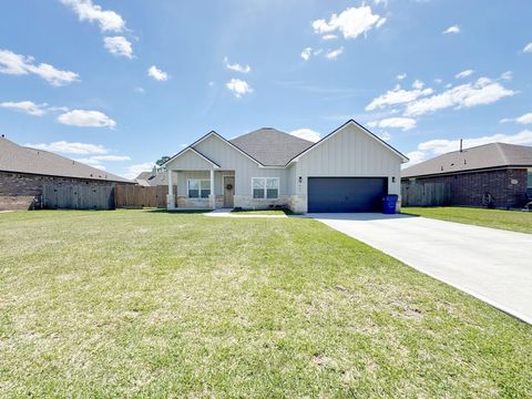 Photo of 431 Wellshire Drive, West Columbia, TX 77486 (MLS # 40590452)