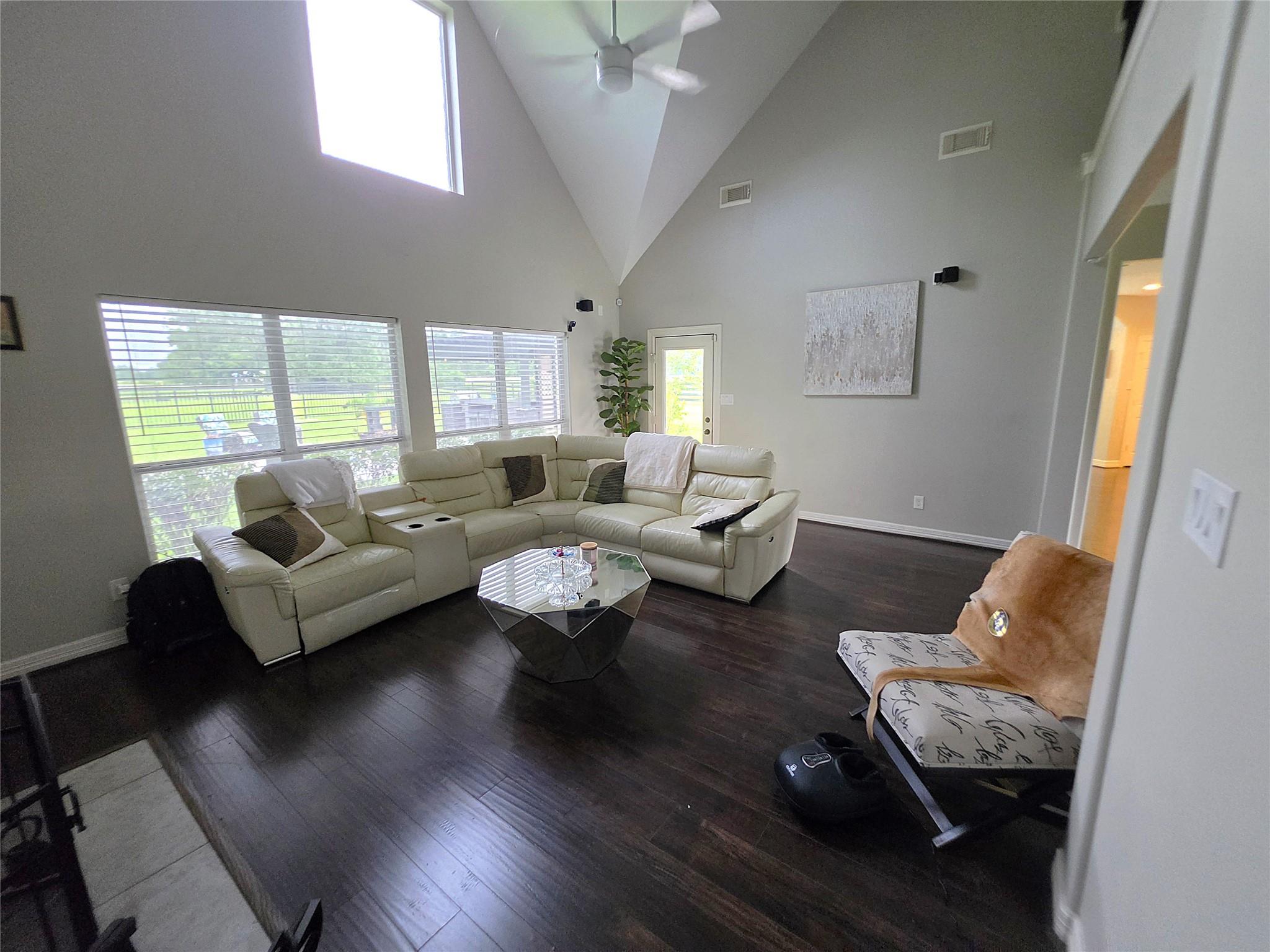202 Lakeland Circle