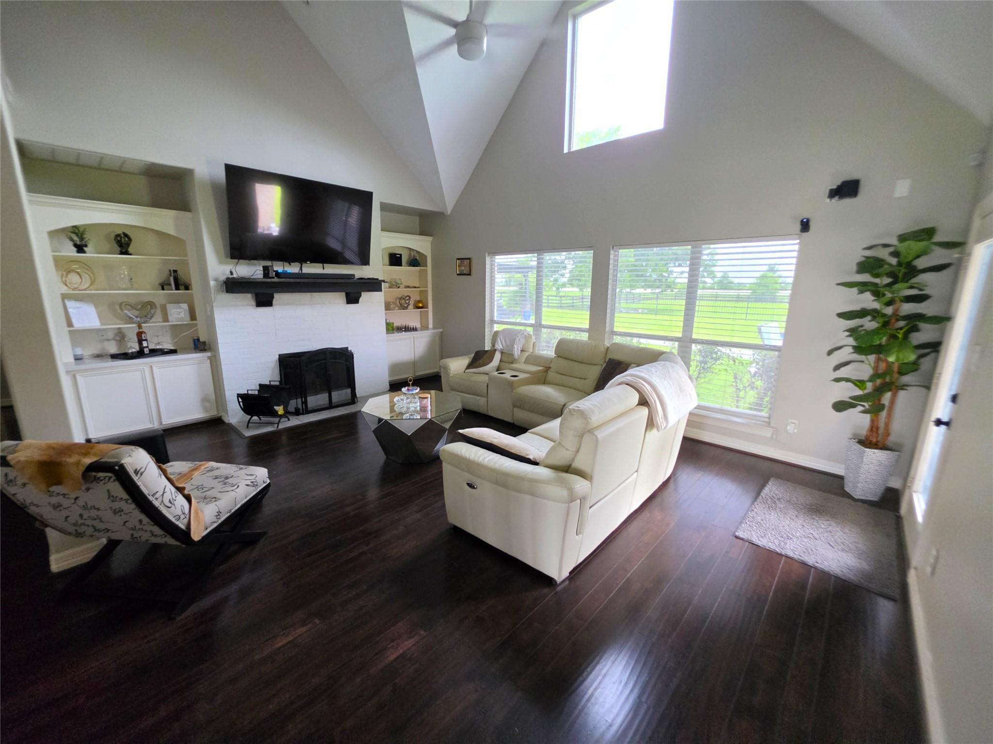 202 Lakeland Circle