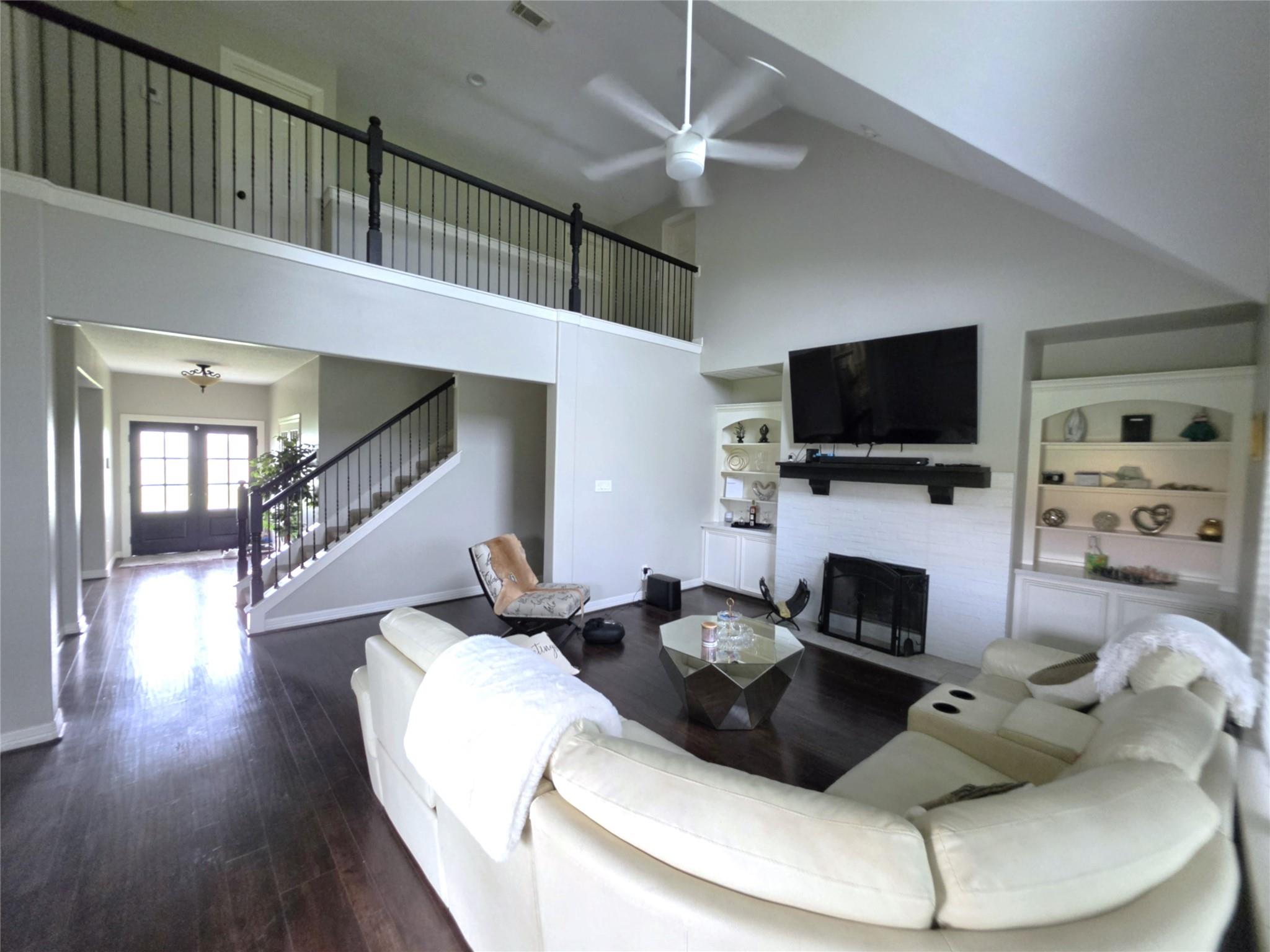 202 Lakeland Circle