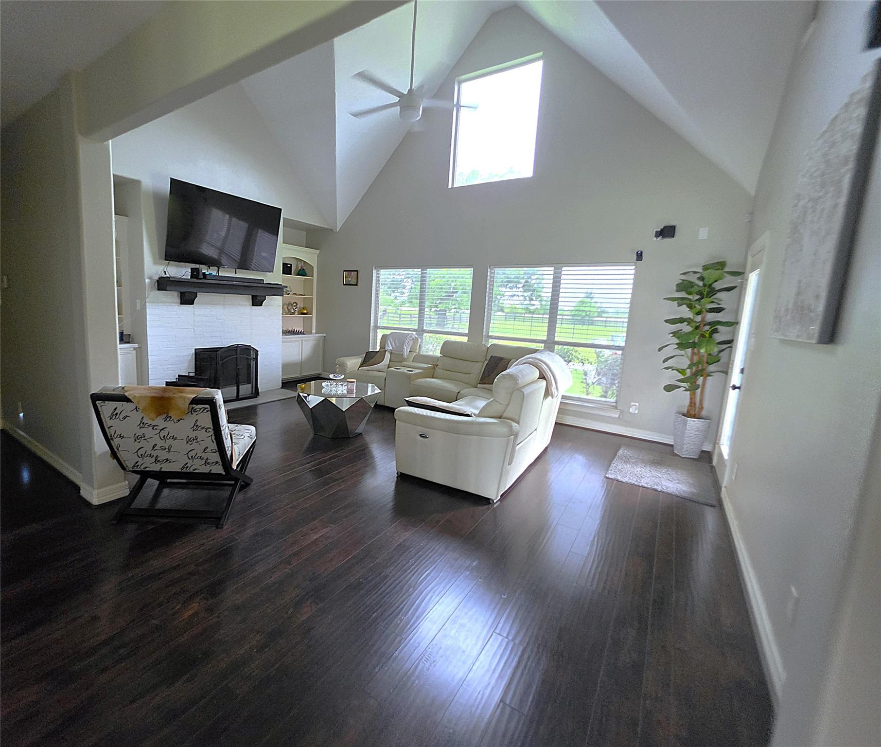 202 Lakeland Circle