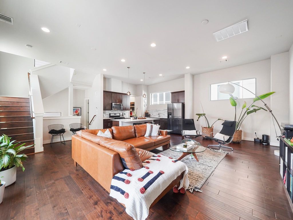 Photo of 5820 Petty Street #B, Houston, TX 77007 (MLS # 72700267)