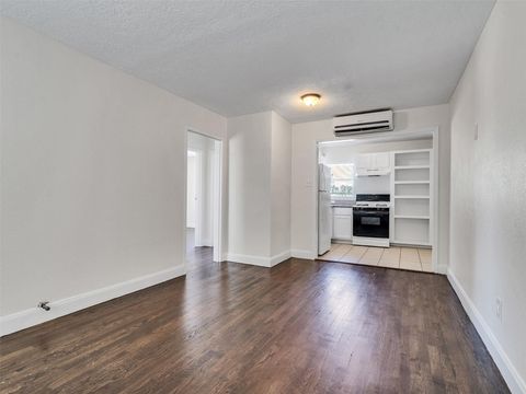 Photo of 7626 Pecan Villas Drive #3, Houston, TX 77061 (MLS # 9156800)