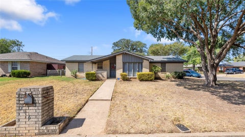 Photo of 2116 Easy Street, Waco, TX 76704 (MLS # 27409918)