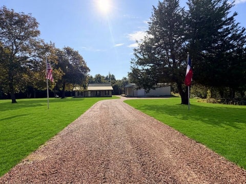 Photo of 154 E Fcr 421, Buffalo, TX 75831 (MLS # 97869074)