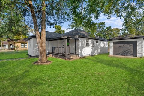 Photo of 607 3rd Street, Humble, TX 77338 (MLS # 22668383) Photo of 607 3rd Street, Humble, TX 77338 (MLS # 22668383)