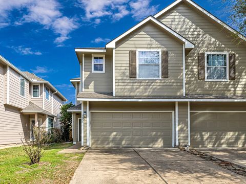 Townhouse For Sale - 5631 Stonecloud Lane<br/> Katy, TX 77494