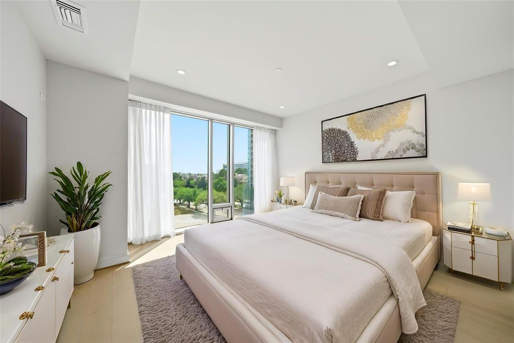 Photo of 2047 Westcreek Lane #507, Houston, TX 77027 (MLS # 94796097)