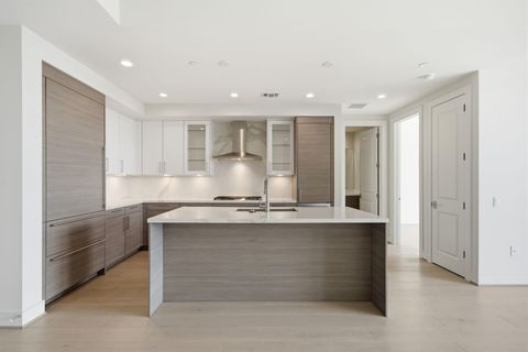 Condo For Sale - 2047 Westcreek Lane #507<br/> Houston, TX 77027